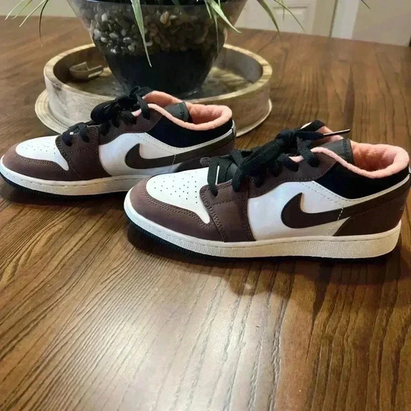 Nike Air Jordan 1 Low SE GS Mocha Light Chocolate - Picture 4 of 8